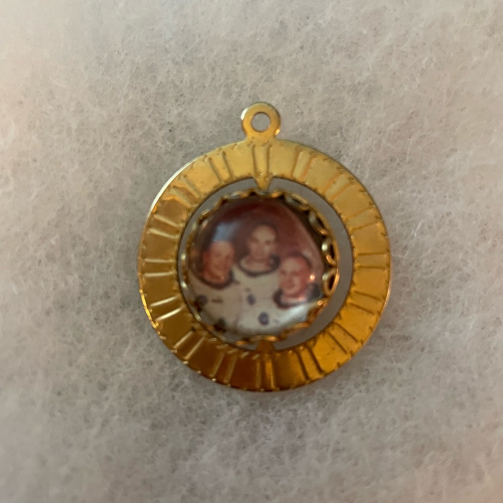 VTG NASA Apollo 11  Astronaut Moon Landing Revolving Pendant July 20, 1969 Charm